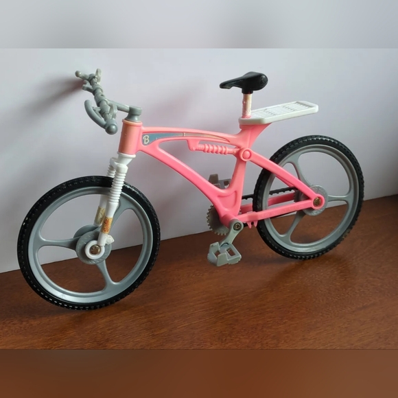 Vintage 2000s Pink Barbie Bike - Picture 5 of 8